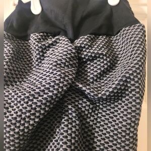 Ruched back textured workout leggins